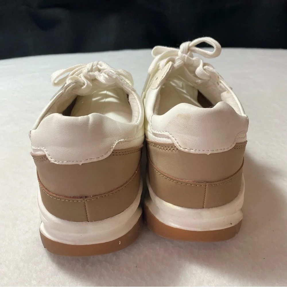 Cushionaire Sneakers Women’s 8 Cream Tan Brown Casual Comfort Lace‎ Up Shoe